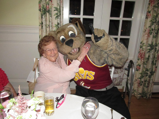 Illustration for article titled NBA Mascot Attends Wedding, Is Life Of The Party